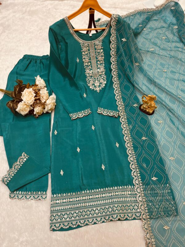 Opulent Ocean Kurta Set - Image 4