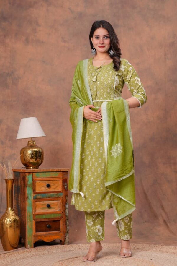 Sanganeri print kurti with pant and dupatta set - Image 3