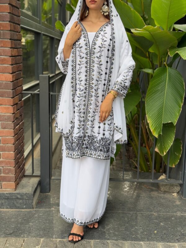 Zariya Suit Set - Image 3