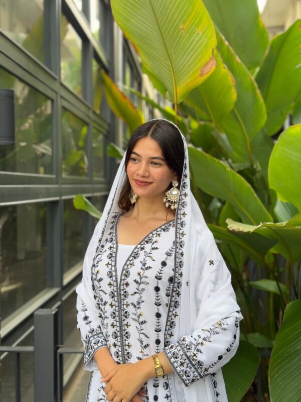Zariya Suit Set - Image 2
